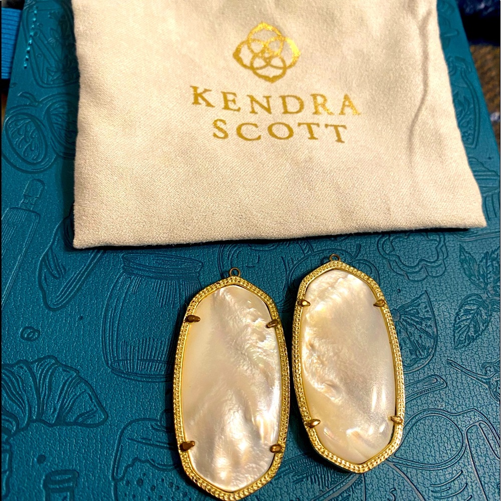 Kendra Scott Earrings. Danielle gold drop earrings in White